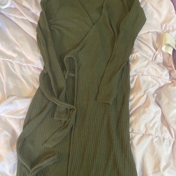 Clothes - Picture 2 of 9